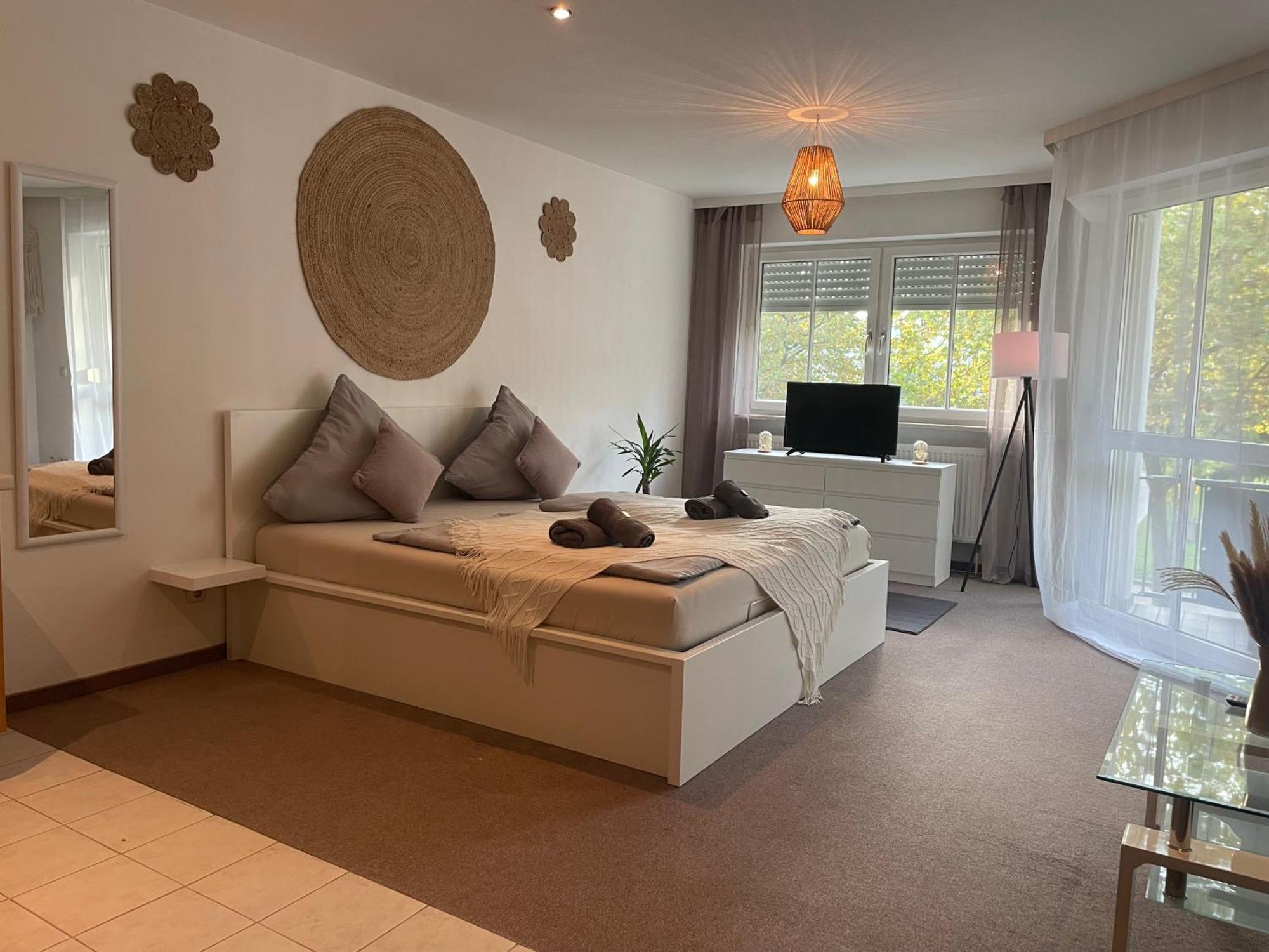 Kingsize Bett Boho Apartment Mit Tiefgarage Naehe Salzburg فريلاسنغ المظهر الخارجي الصورة